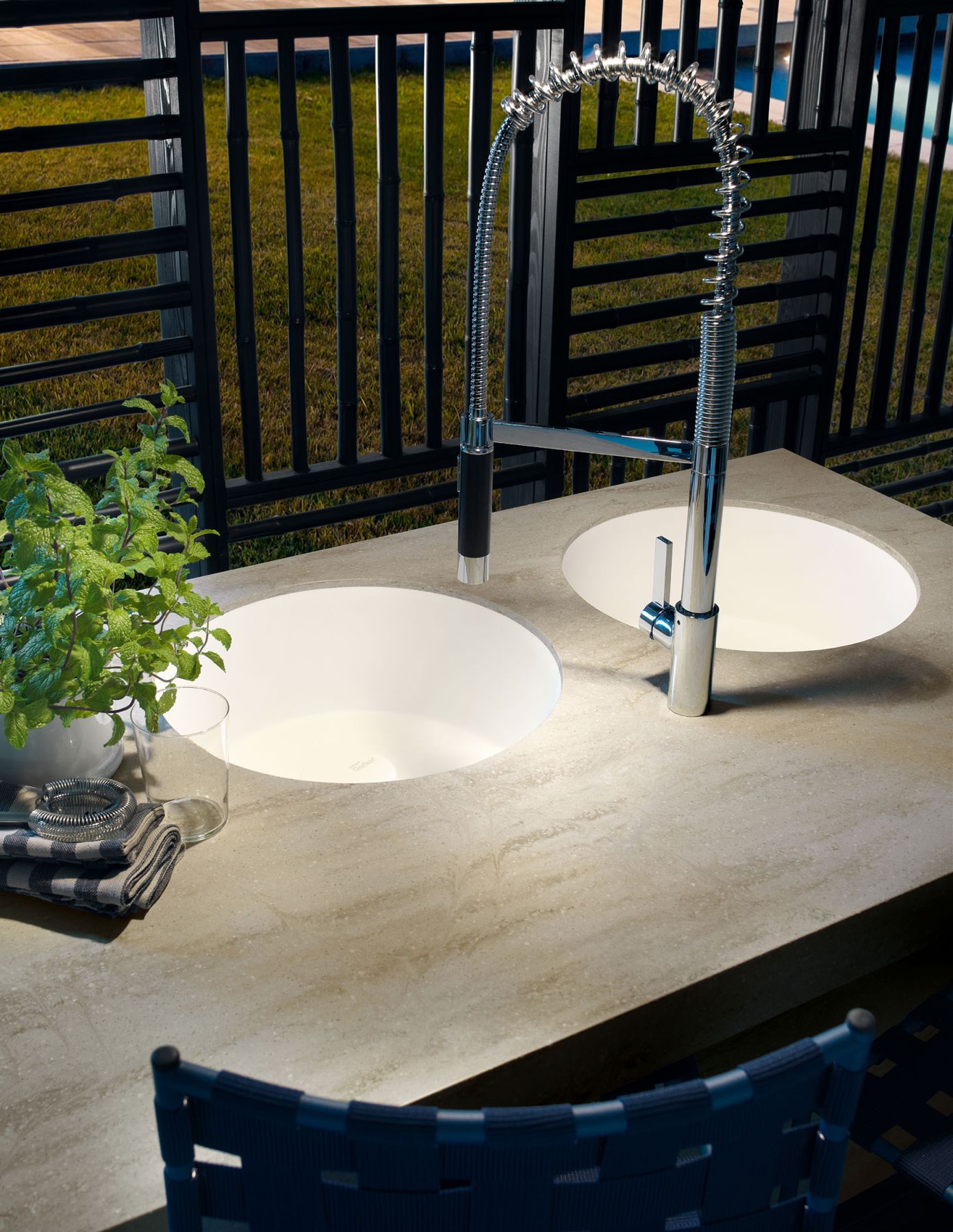 sites/corian.se/IMG/jpg/kitchen-surface-outdoor-charm-02.jpg
